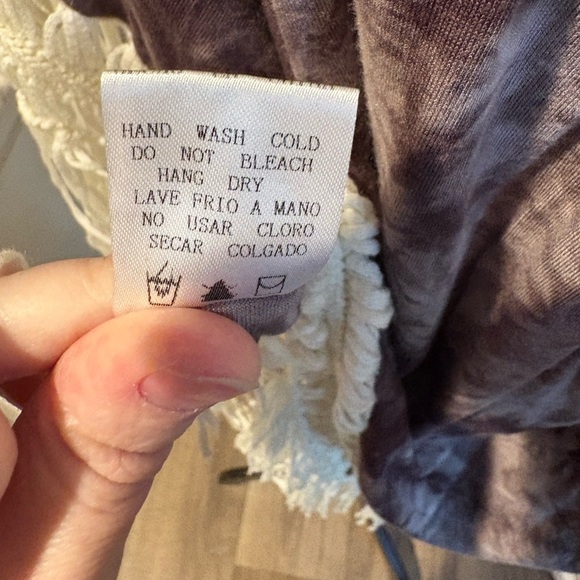 Zenobia size 1XL fringe top. - Picture 5 of 5